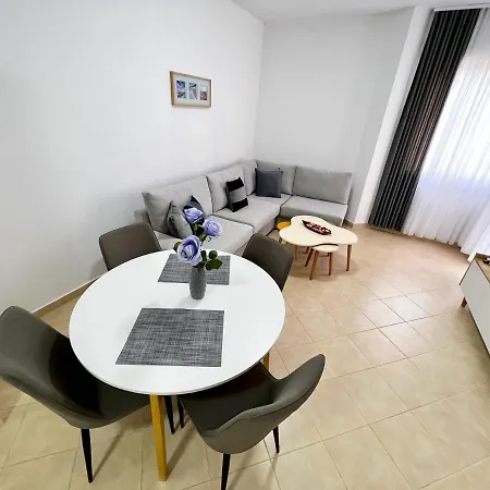 Vila 615 * Durrës