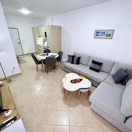 Vila 615 * Durrës